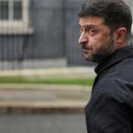 زيلينسكي يقترح استفتاء شعبيًا لتحديد مستقبل الأراضي الشرقية في أوكرانيا