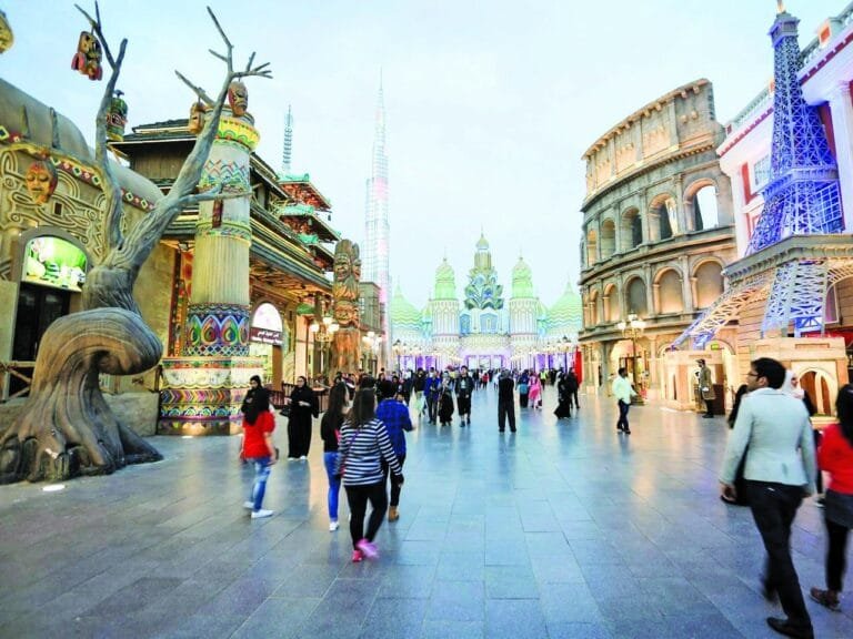 UAE tourism is booming: AED 89 billion in hotel revenues... and occupancy rates are leading the global scene.