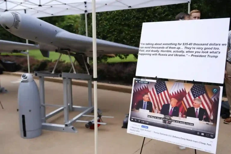 America launches a "suicide" attack drone from a warship in the Middle East for the first time.