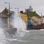 العاصفة "برام" تضرب أيرلندا وإغلاق سوق عيد الميلاد في بلفاست