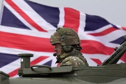 بريطانيا ترفع مستوى الاستعداد للحرب وتحشد قواتها: تحركات عاجلة لمواجهة التهديدات العالمية