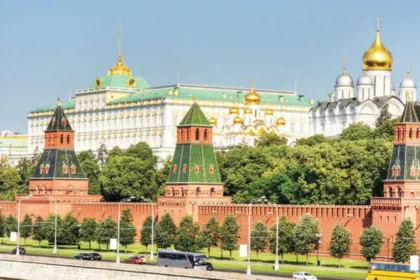 الكرملين يحذر: استهداف الأصول الروسية سيواجه برد قاسٍ وعواقب خطيرة