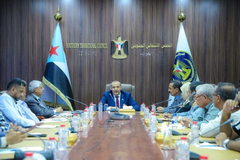 A "finger-biting" chess game in the South... Will the regional silence give the transitional green light?