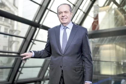 الملياردير محمد منصور يغادر بريطانيا ويعود للاستقرار في مصر