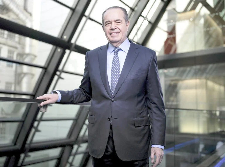 الملياردير محمد منصور يغادر بريطانيا ويعود للاستقرار في مصر
