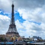 باريس تشدد إجراءات الأمن قرب برج إيفل بعد توقيف عشرات الأشخاص بسبب ألعاب نارية