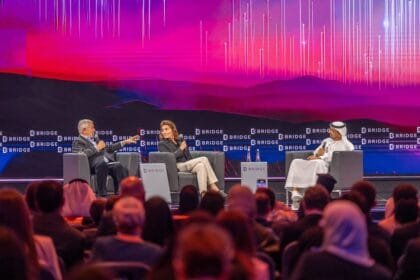 "بريدج 2025" تستكشف تحديات الخصوصية والحقيقة في عصر الذكاء الاصطناعي والتضليل الرقمي