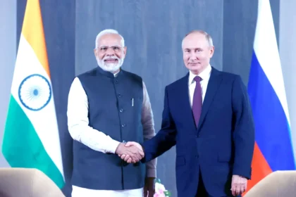 Putin begins his visit to India, discussing defense and energy cooperation between New Delhi and Moscow