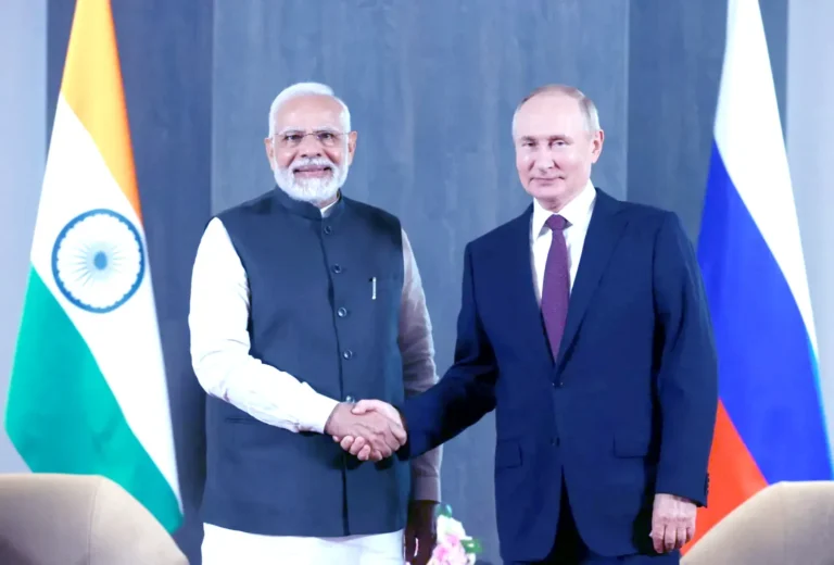 Putin begins his visit to India, discussing defense and energy cooperation between New Delhi and Moscow