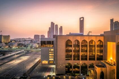 Recorded the highest level in 10 months.. Money transfers in the UAE banking sector exceed 20 trillion dirhams