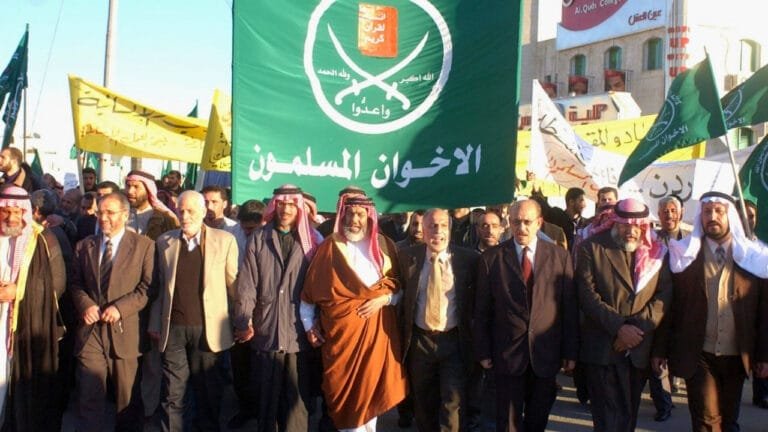 صوت الإمارات تكشف: كيف استخدمت جماعة الإخوان المسلمين الدين لزعزعة استقرار الدول العربية؟