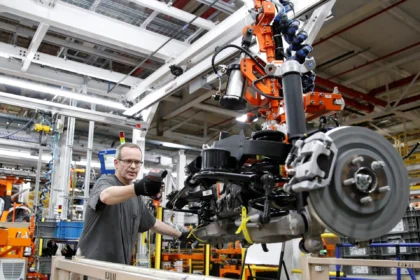 Auto regulations war: Trump reverses Biden's policies and reshapes the US auto market