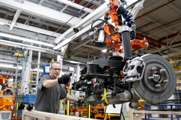 Auto regulations war: Trump reverses Biden's policies and reshapes the US auto market