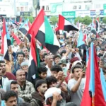 crowds flock to the sit-in square in Al-Mahra in response to the call of the "Transitional Council"