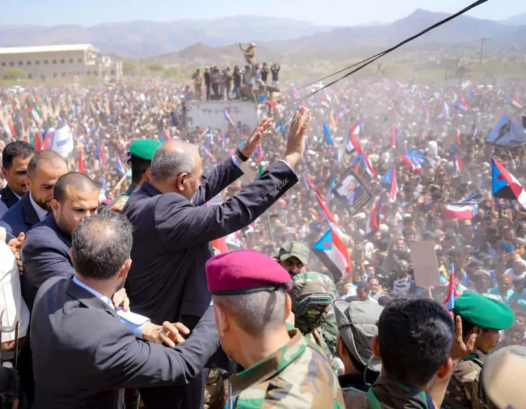 خاص| زلزال شعبي في سيئون.. آلاف الحضارم يطالبون الزبيدي بإعلان دولة الجنوب فورا