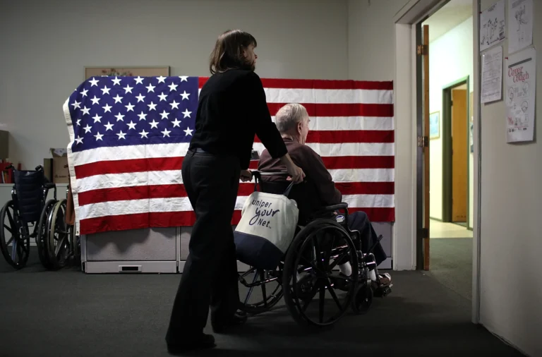 انهيار متسارع في خدمات رعاية كبار السن بأمريكا .. سياسات ترامب تفتح باب الأزمة