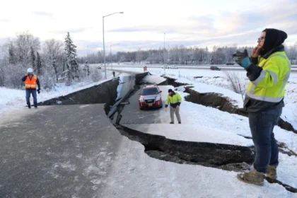 Alaska and Canada are experiencing an unstable situation following a powerful 7-magnitude earthquake.