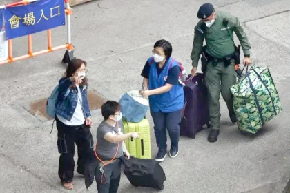 Photos | Residents of Wang Fook Court return to the only building remaining from the Hong Kong fire