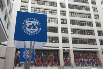 صندوق النقد الدولي يصرف 1.2 مليار دولار لباكستان وسط مسار اقتصادي هش