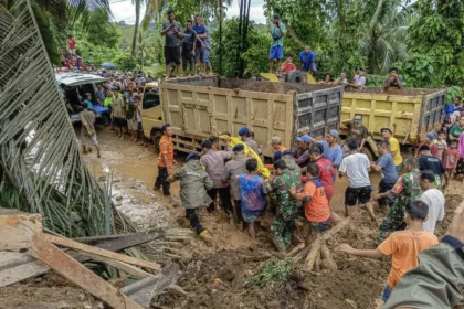 حصيلة كارثية: ضحايا فيضانات وانهيارات إندونيسيا تتجاوز الألف قتيل