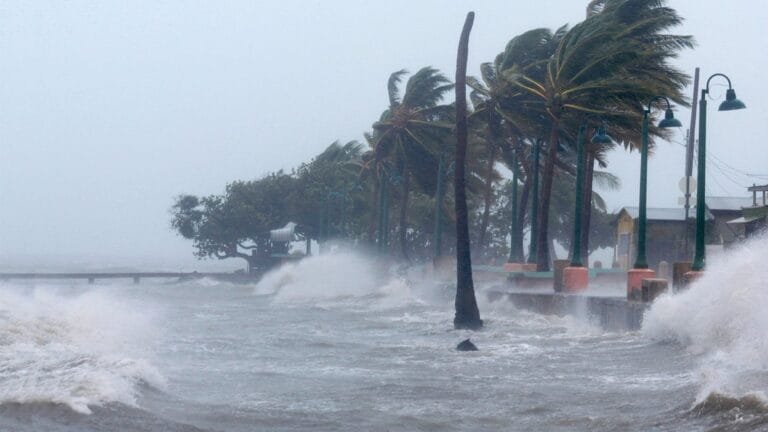 24 crucial hours... Storm Byron is knocking on the doors of the Middle East and fierce winds are hitting the Mediterranean