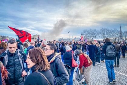 Louvre staff call for open-ended strike after a rise in accidents