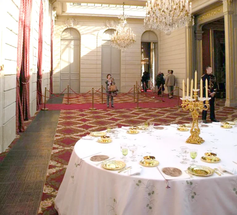 Scandal | The jeweler of the "Élysée Palace" faces trial... and the charge is "stealing royal porcelain and pottery"