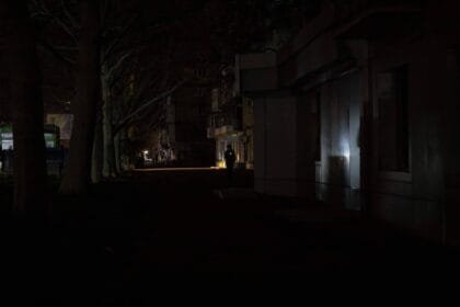 كييف في الظلام بعد هجوم روسي .. ثلث العاصمة بلا تدفئة واشتداد الأزمة الإنسانية