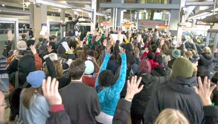 Protesters block major roads in Minneapolis, USA, in support of undocumented immigrants
