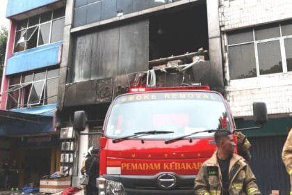 مصرع 22 شخصًا في حريق ضخم بمبنى إداري وسط العاصمة الإندونيسية جاكرتا