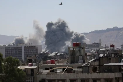 سانا: قذائف مجهولة المصدر استهدفت محيط مطار المزة العسكري بدمشق