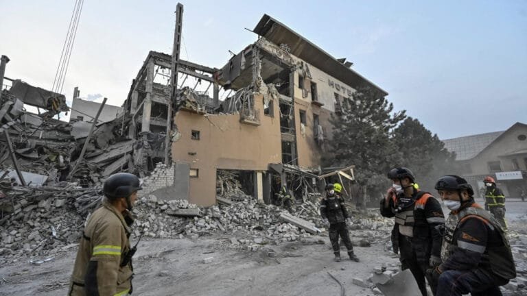 Zelensky: Russia launched a massive attack with 500 drones and 40 missiles overnight.