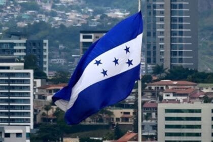 هندوراس تستنجد بالإنتربول لملاحقة رئيس سابق بتهم فساد وتهريب أموال