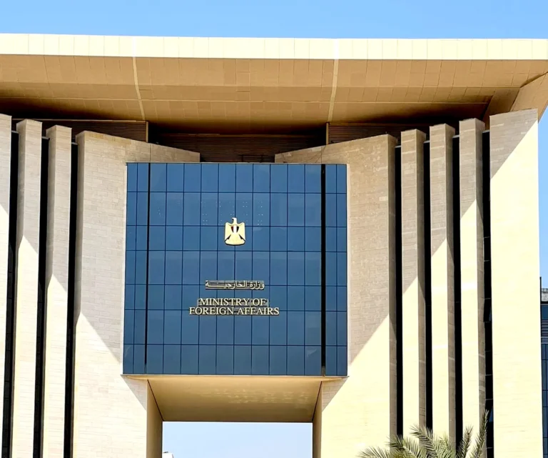 مصر تدين استهداف ناقلتي نفط إماراتيتين في مضيق هرمز