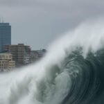 تسونامي 20 سم.. اليابان تهتز مجددا بزلزال 6.9 درجة قبالة أوموري