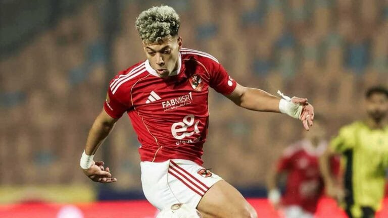 إمام عاشور لاعب الأهلي المصري