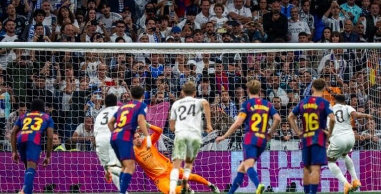 مواعيد مباريات اليوم والقنوات الناقلة.. شباب الأهلي يواجه الوصل وكلاسيكو السوبر الإسباني