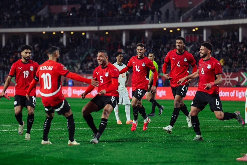 Egyptian national team players celebrate after defeating Ivory Coast