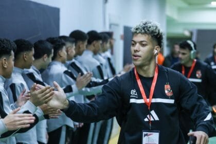 الأهلي يفرض عقوبات صارمة على إمام عاشور بعد تخلفه عن السفر إلى تنزانيا