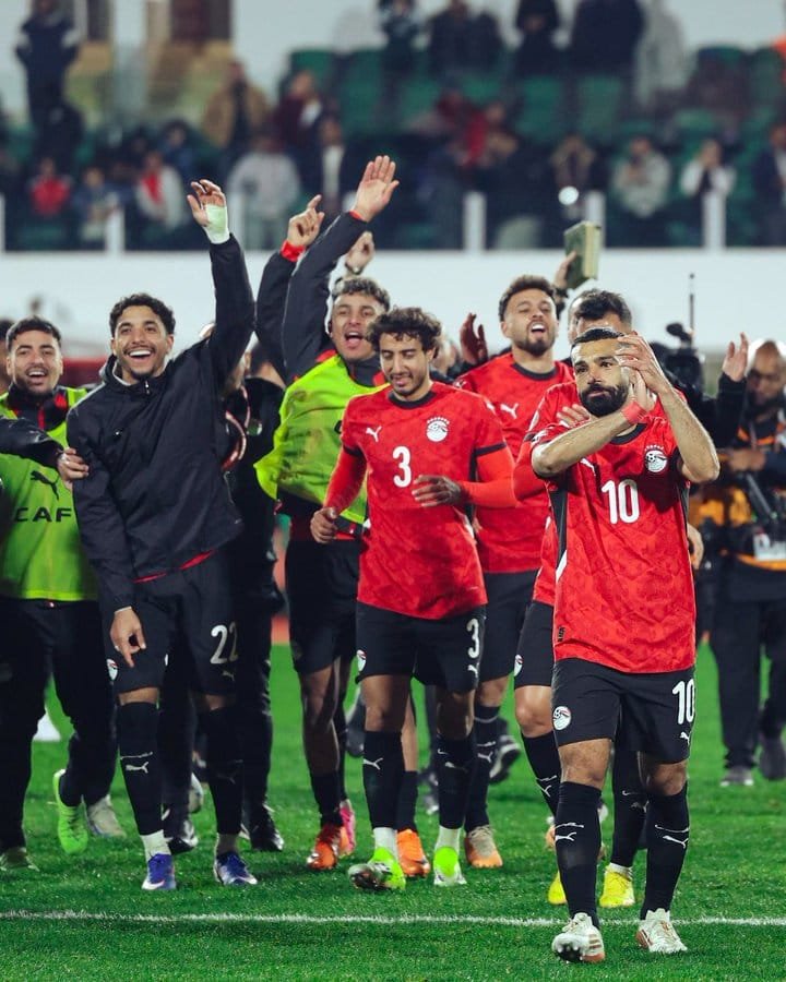 Egyptian national team players celebrate after defeating Ivory Coast