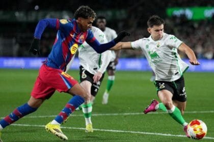 Barcelona defeat Racing Santander and qualify for the quarter-finals of the Spanish King's Cup