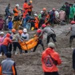 ارتفاع ضحايا الانهيار الأرضي في إندونيسيا إلى 34 قتيلًا