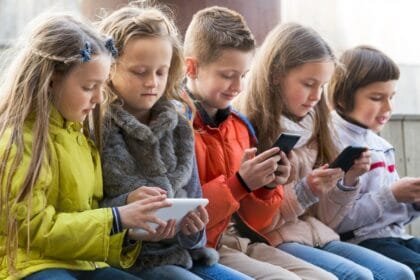 على خطى أستراليا.. باكستان تقترب من حظر وسائل التواصل لمن هم دون 16 عاماً