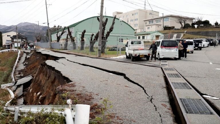 Japan on high alert: Meteorologists warn of a series of earthquakes in the west of the country next week.
