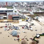 الأمطار الغزيرة تتسبب في فيضانات واسعة وانقطاعات كهرباء بـكوسوفو