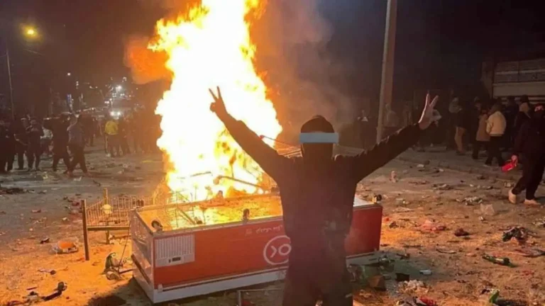 خاص | فسيفساء الغضب الإيراني: كيف تحرك التوازنات العرقية والدينية بوصلة الاحتجاجات؟