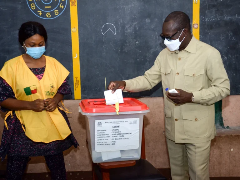 الانتخابات في بنين.. حدود مغلقة وحشود الناخبين تتدفق على صناديق الاقتراع وسط أجواء من الترقب