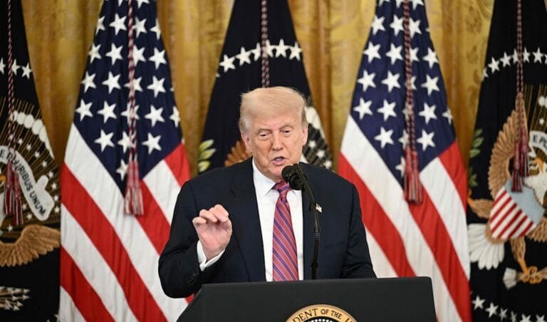 Trump threatens Tehran with a "very powerful strike" in response to the crackdown on protesters; death toll rises to 17.