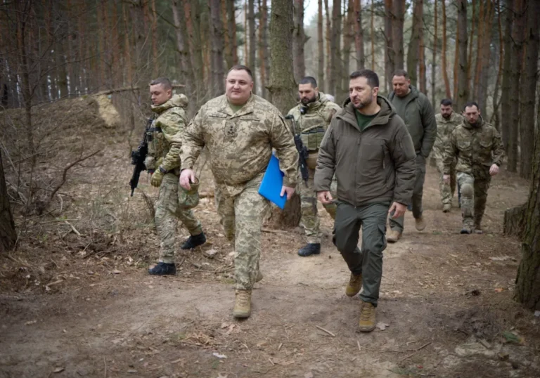 زيلينسكي يُجري "ثورة" في أجهزة الأمن والدفاع: بودانوف رئيساً للمكتب الرئاسي وفيدوروف للدفاع