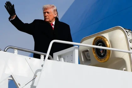 طبول الحرب تقرع: ماذا يريد ترامب من توجيه قوته الضاربة نحو إيران؟